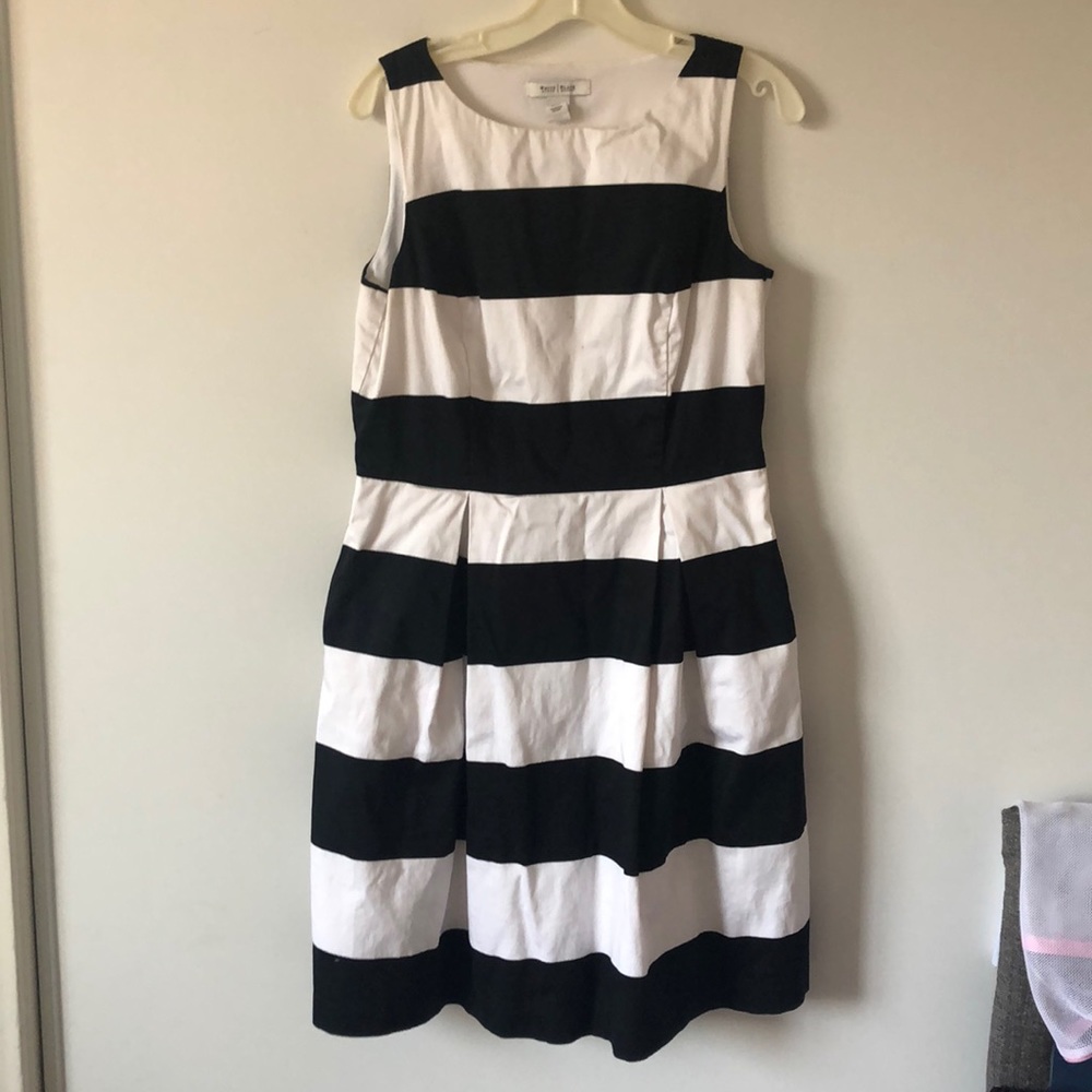 5/$15 WHBM Black & White striped Dress. Size 10